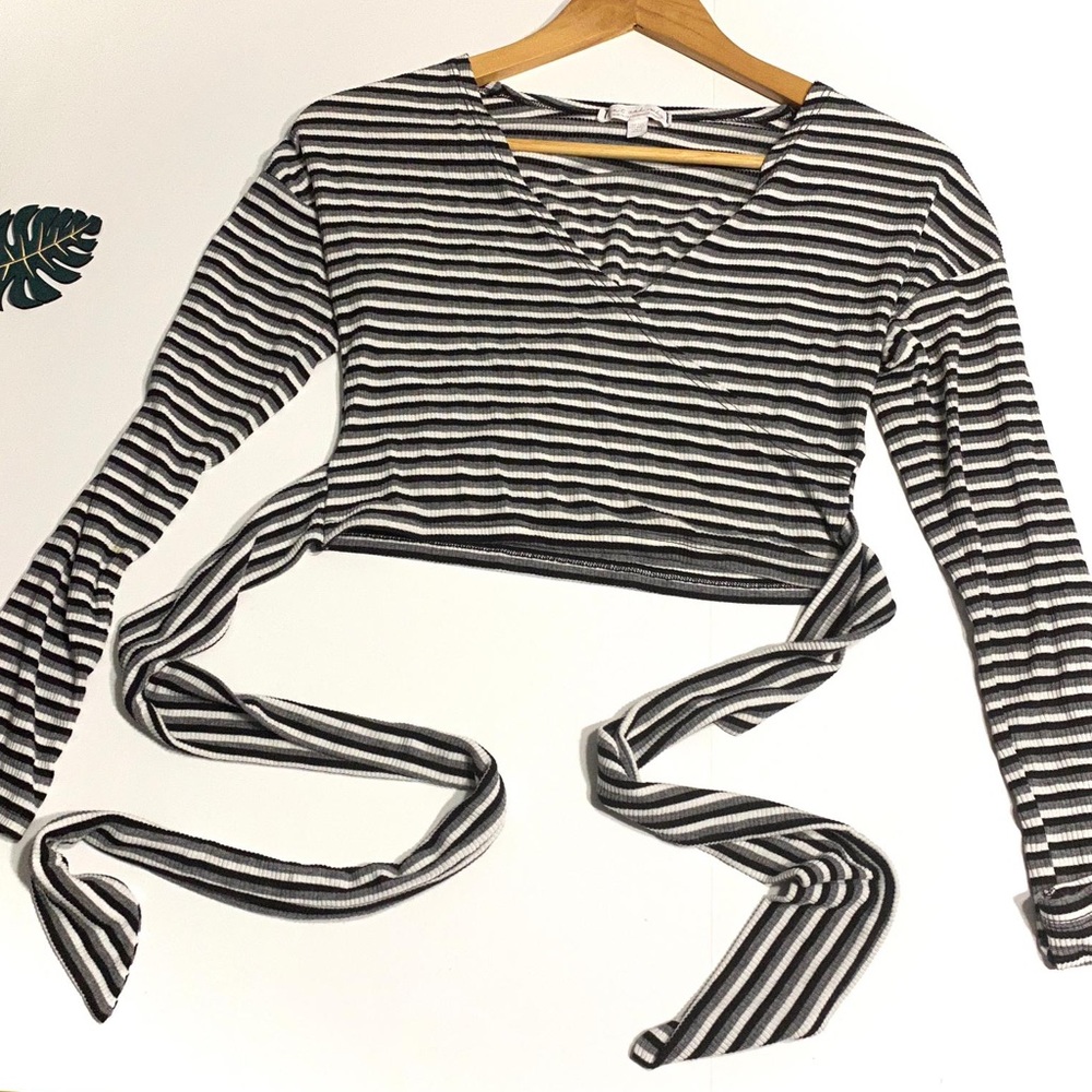 Don’t Ask Why Crop Wrap Top O/S